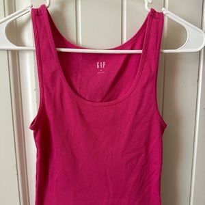 hot pink GAP tank top